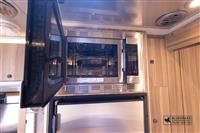 2024 Airstream Atlas Tommy Bahama E1