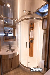 2025 Airstream Atlas Tommy Bahama E1
