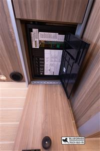 2025 Airstream Atlas Tommy Bahama E1