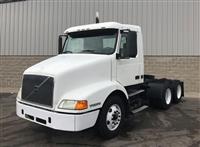 2002 Volvo VNM64T200