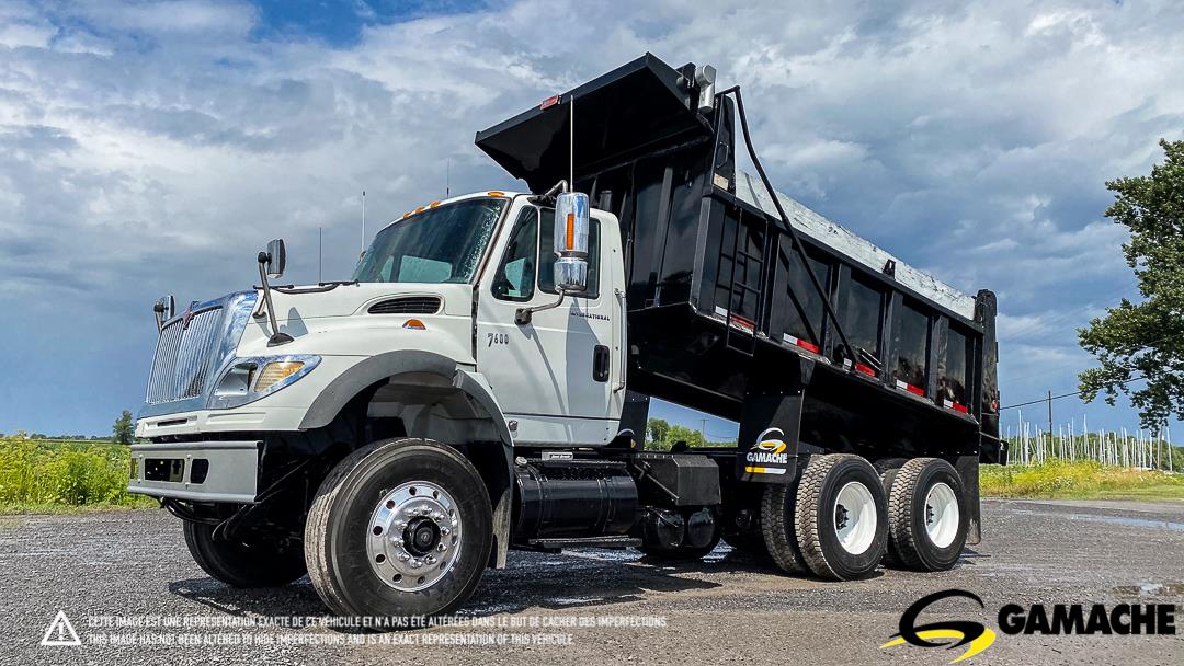 2004 International 7600 BENNE BASCULANTE  / CAMIO