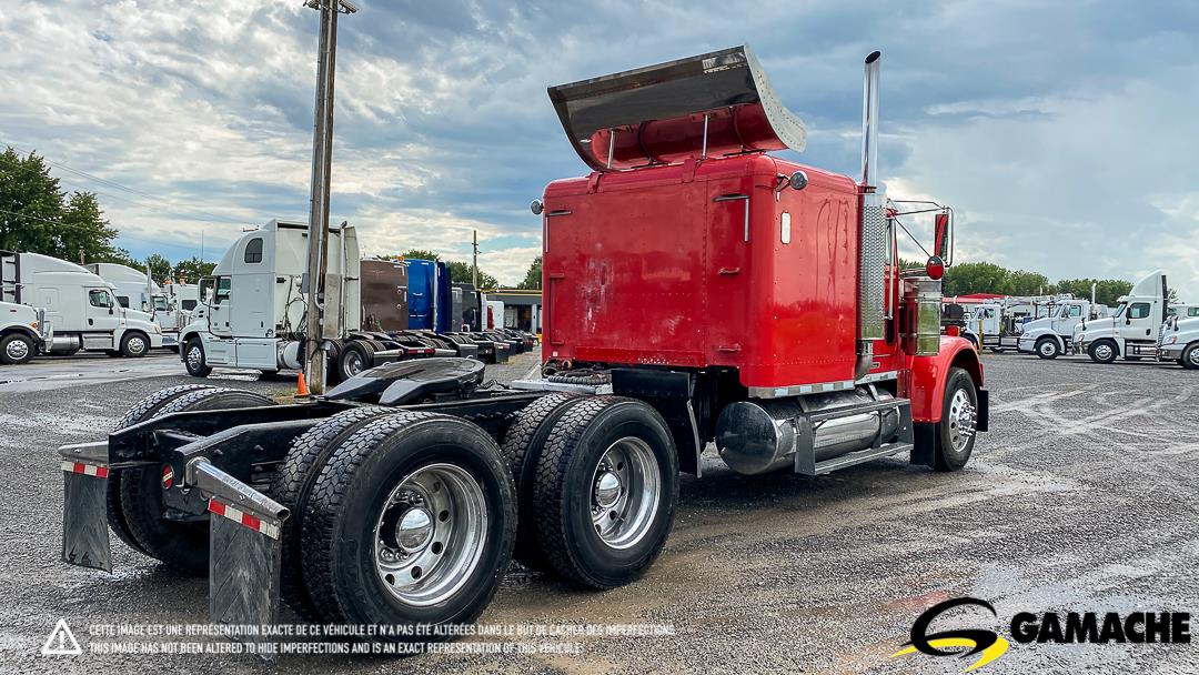 2000 Freightliner CLASSIC FLD 120 Sleeper Truck - St-Paul-de-L'Ile