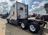 2021 Freightliner Cascadia 126