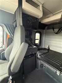 2020 Freightliner Cascadia 126