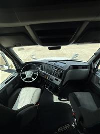 2021 Freightliner Cascadia 126