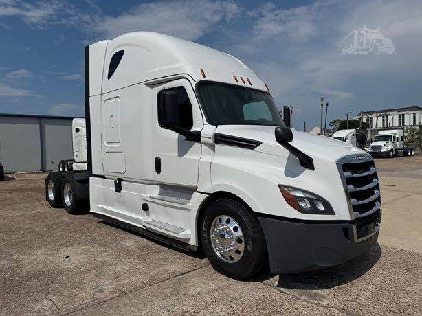 2020 Freightliner Cascadia 126