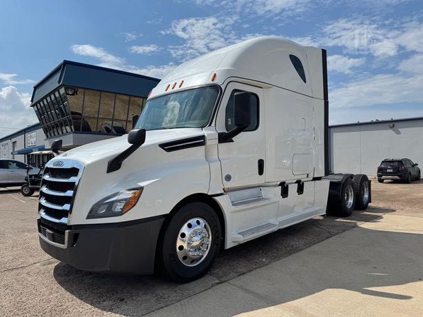 2020 Freightliner Cascadia 126