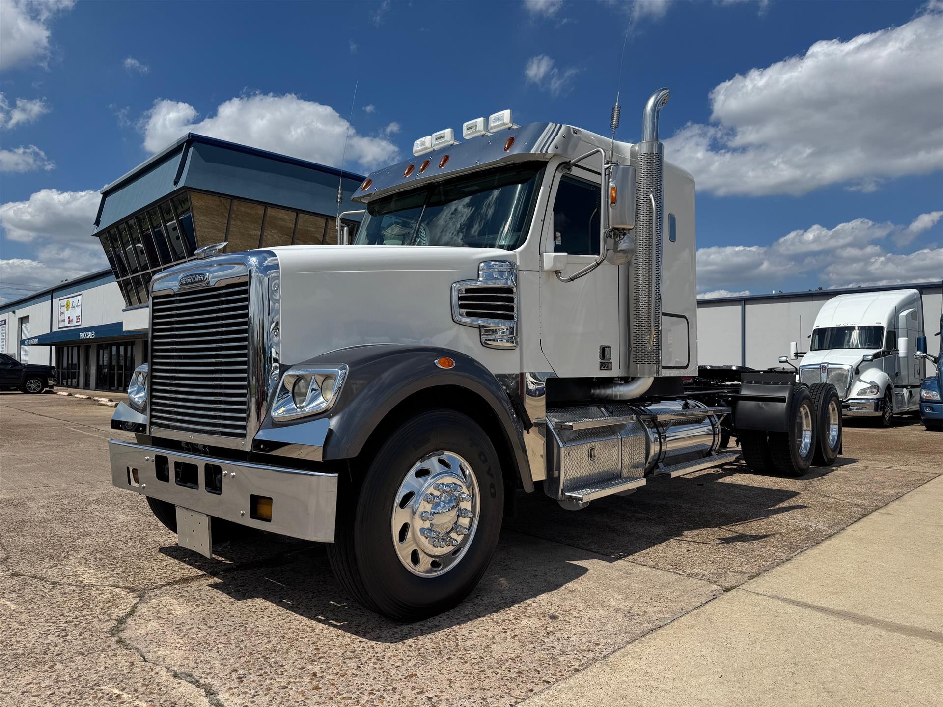 2020 Freightliner Coronado SD