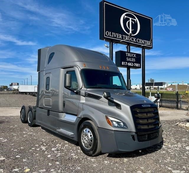 2021 Freightliner Cascadia 126