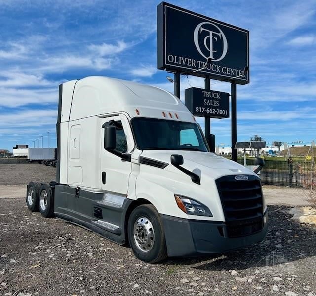 2021 Freightliner Cascadia 126