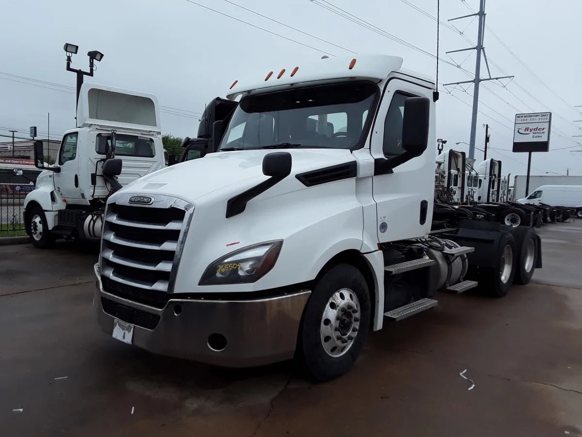 0 Freightliner Cascadia 126
