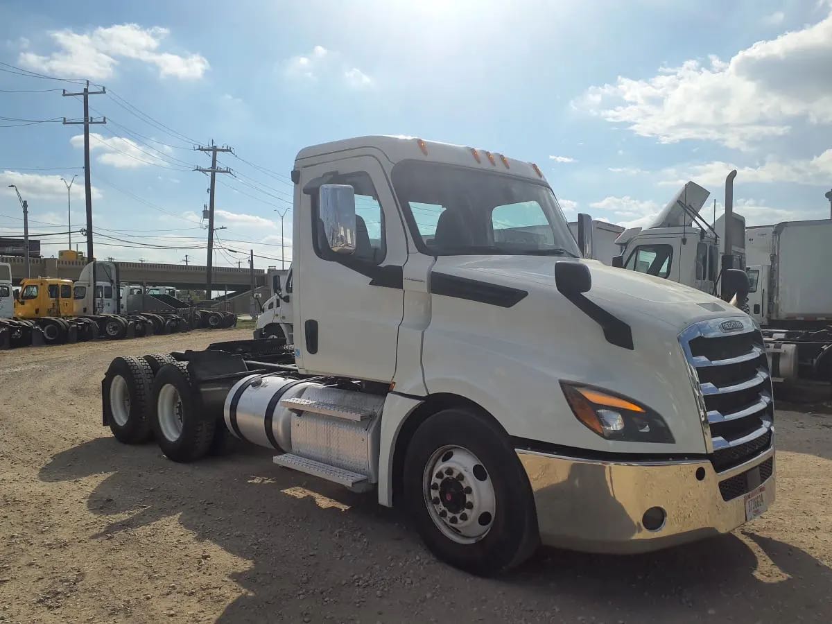2020 Freightliner Cascadia 126