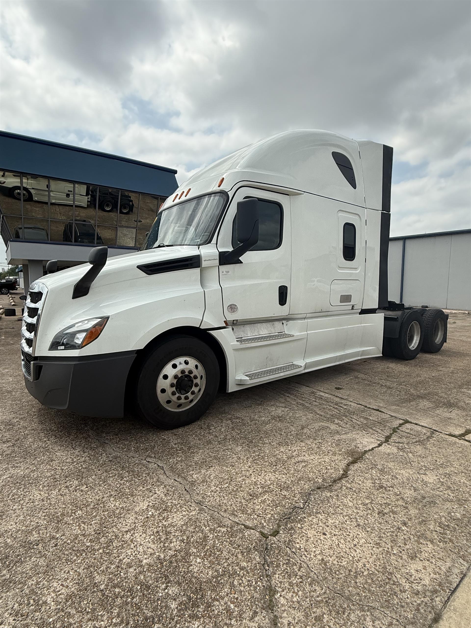 2020 Freightliner Cascadia 126