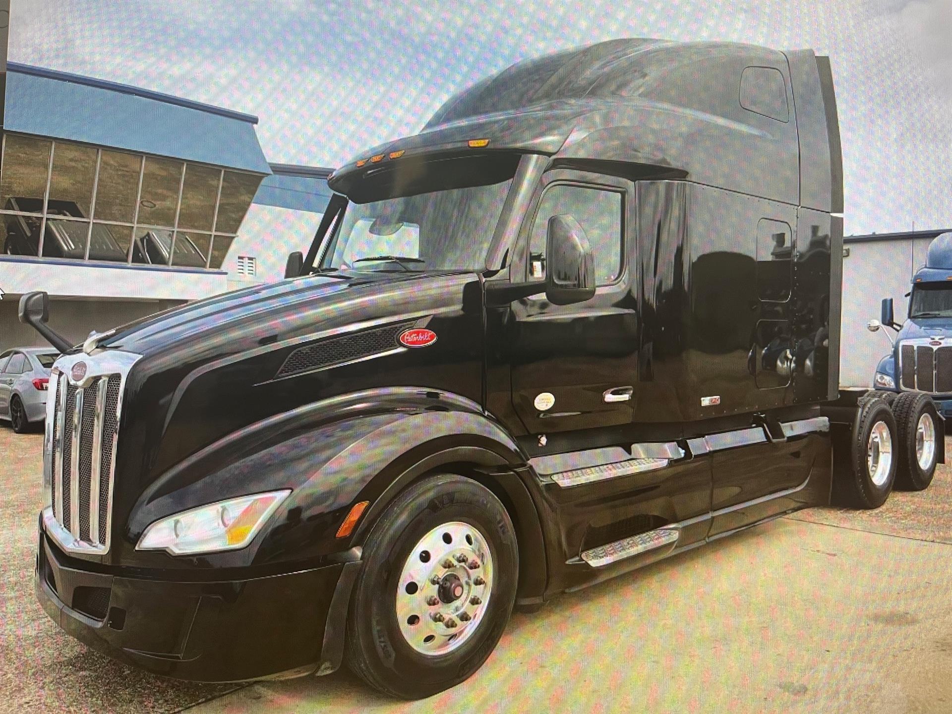 2023 Peterbilt 579