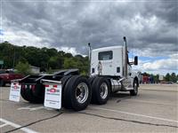 2025 Kenworth T880