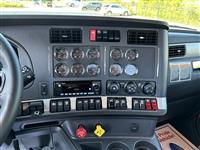 2025 Kenworth W990