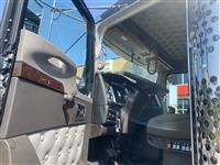 2025 Kenworth W900L