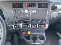 2025 Kenworth T880