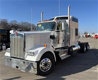 2025 Kenworth W900L