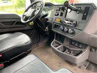 2023 Kenworth T280
