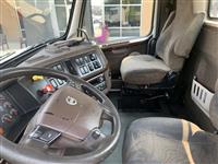 2018 Volvo VNL64T300