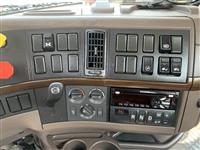 2018 Volvo VNL64T300