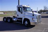 2018 Freightliner CA125DC