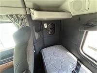 2027 Kenworth W990
