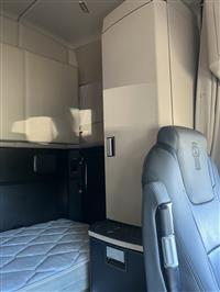 2022 Kenworth T680