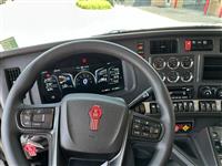 2027 Kenworth T880