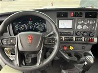 2027 Kenworth T880