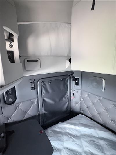 2027 Kenworth T680