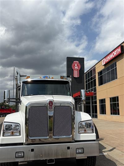 2027 Kenworth T880