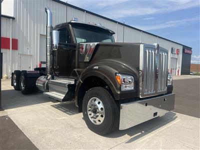 2027 Kenworth W990