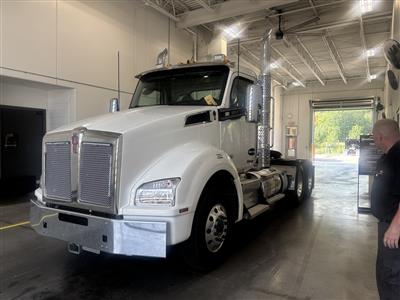 2027 Kenworth T880