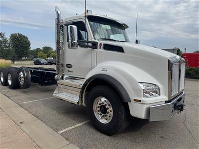 2027 Kenworth T880