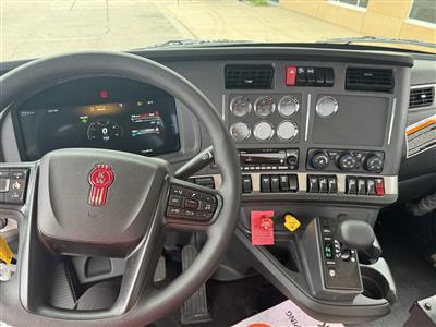 2027 Kenworth T880