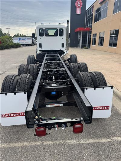 2027 Kenworth T880