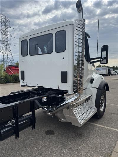 2027 Kenworth T880