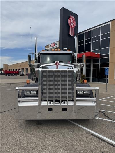 2025 Kenworth W900