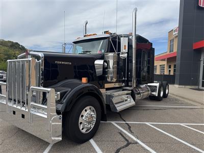 2025 Kenworth W900