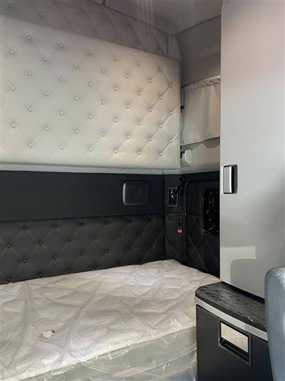 2027 Kenworth T680