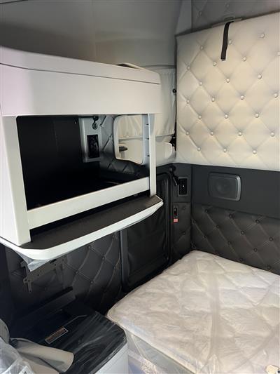 2027 Kenworth T680