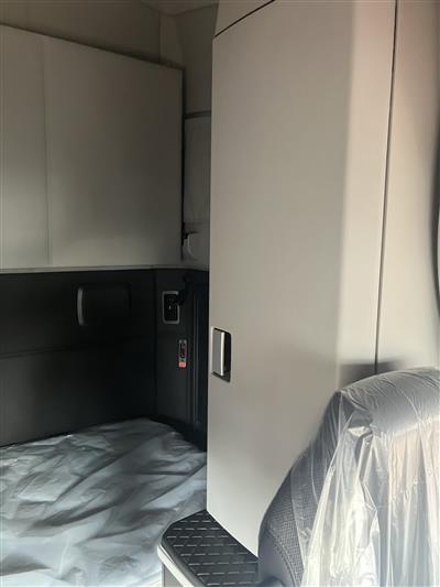 2027 Kenworth T680