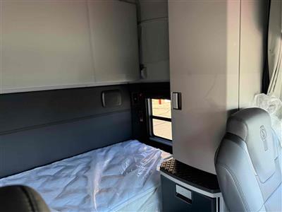 2027 Kenworth T680