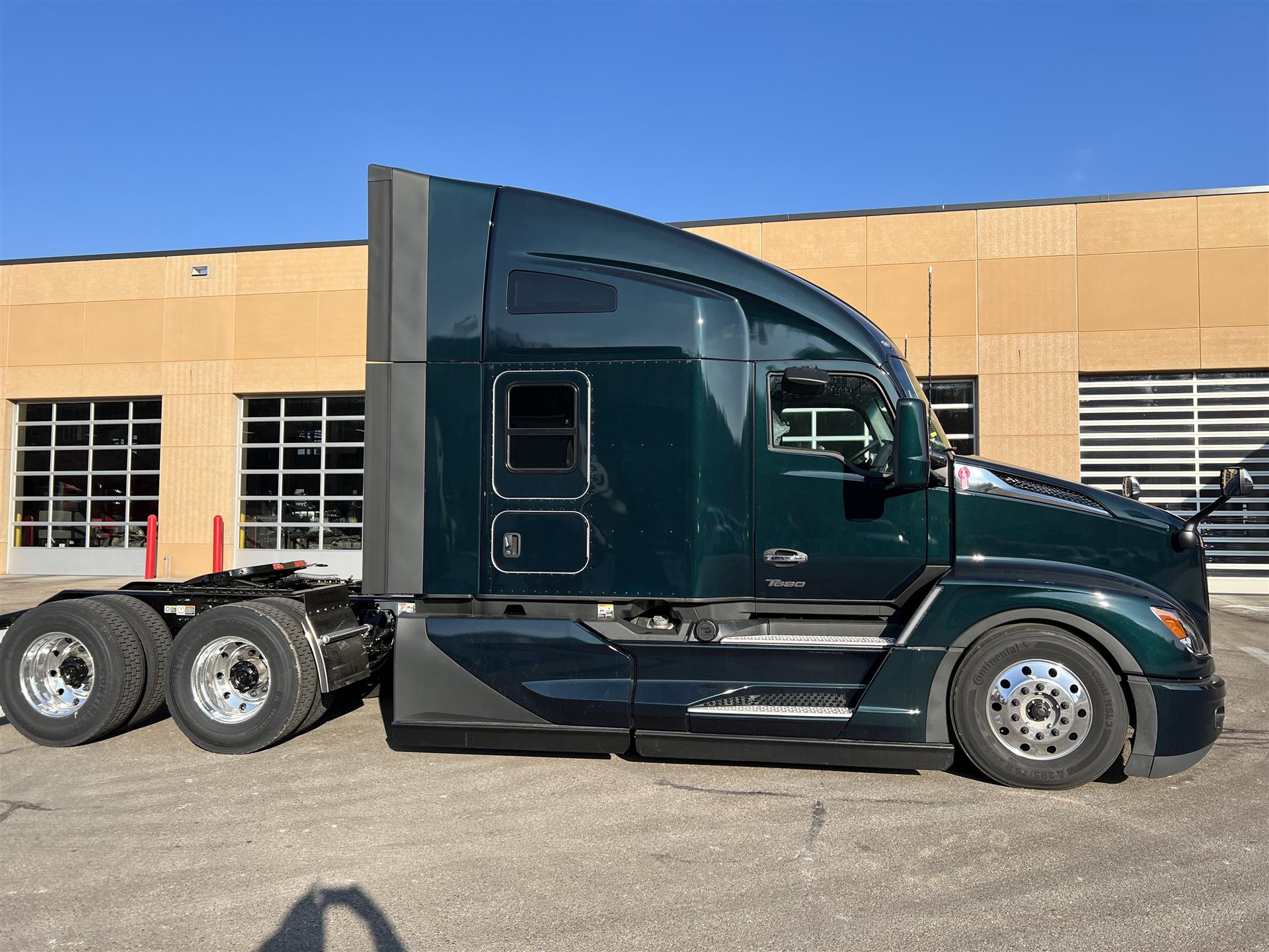 2025 Kenworth T680