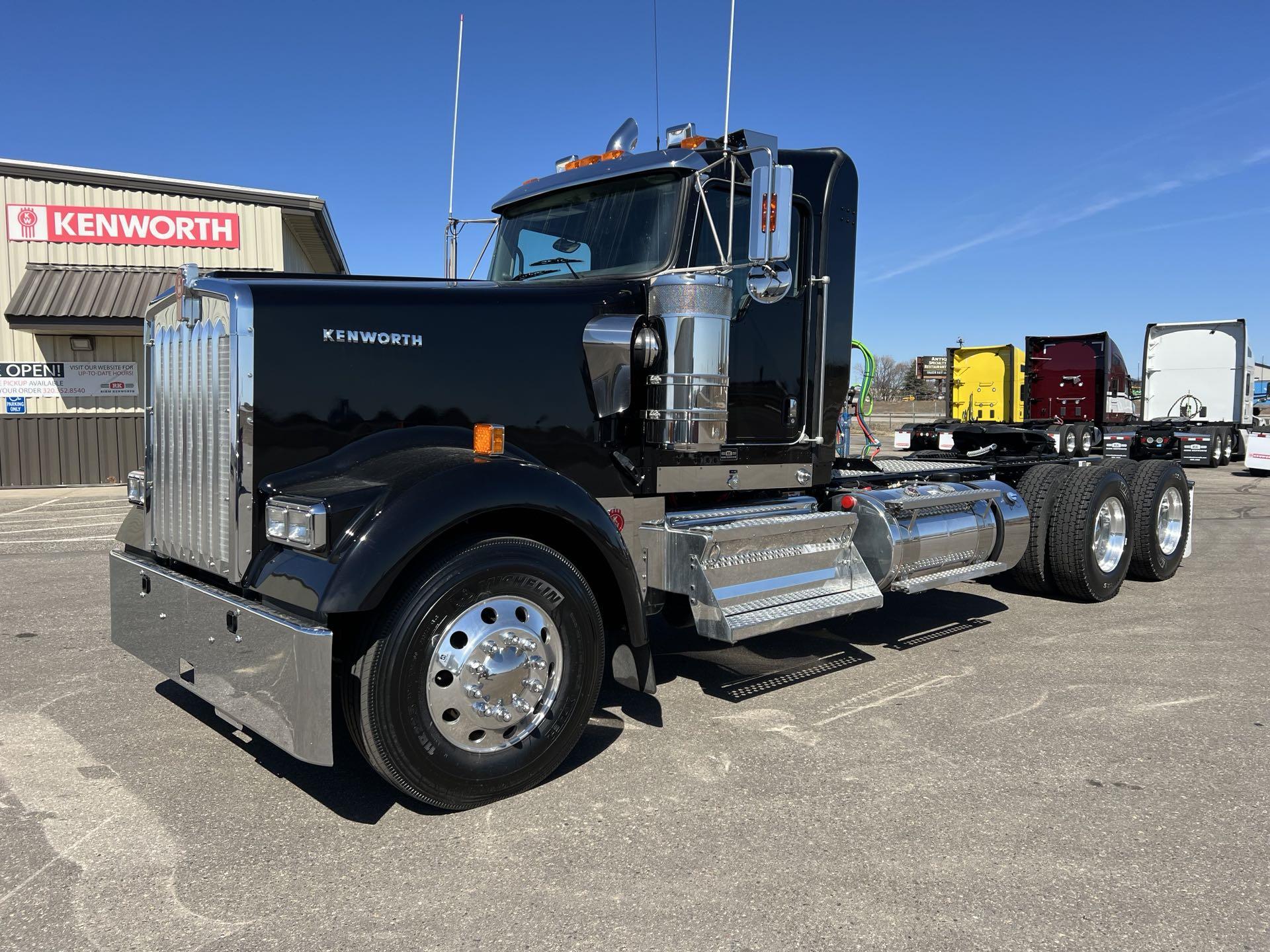 2025 Kenworth W900L