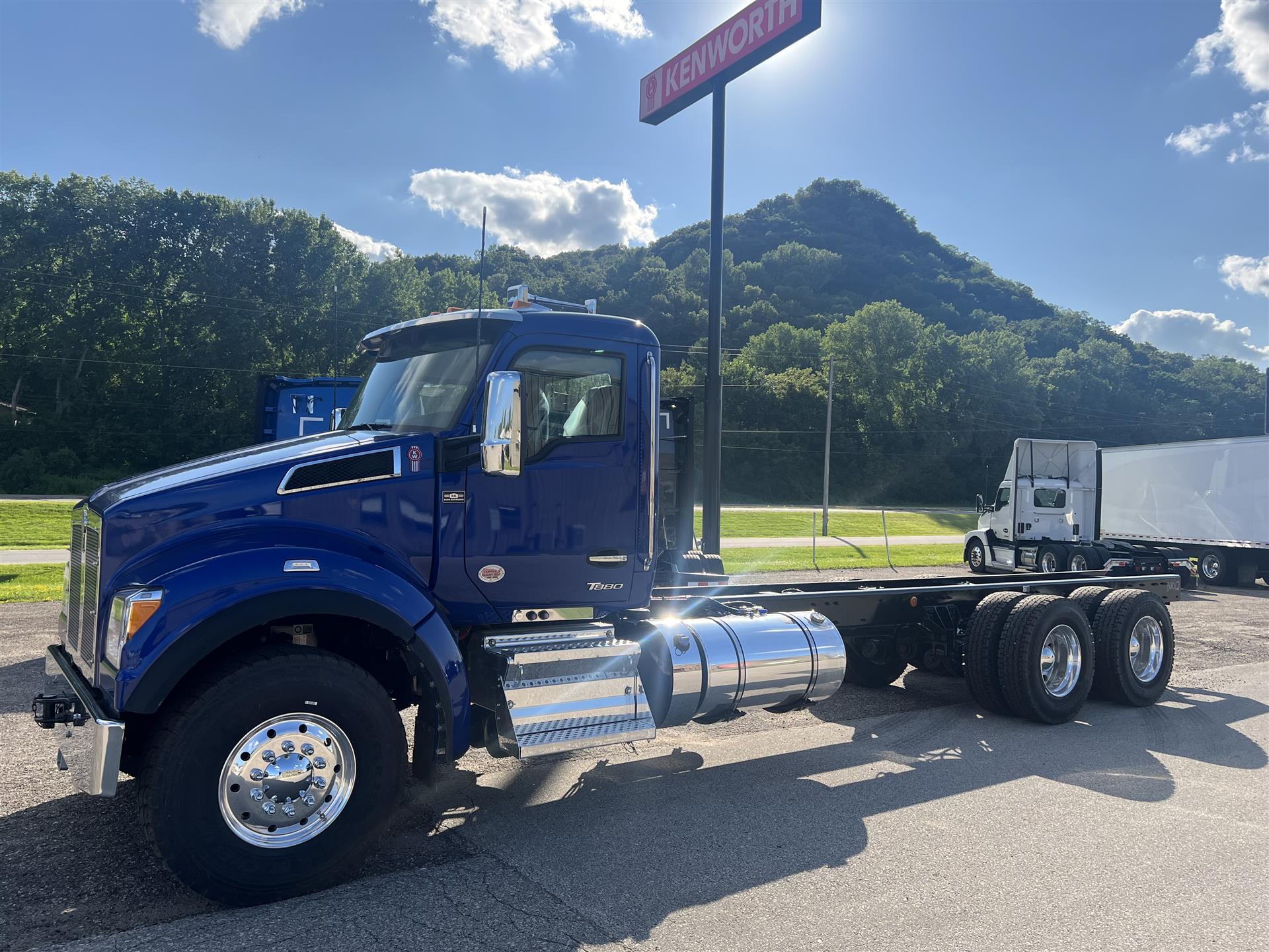 2025 Kenworth T880