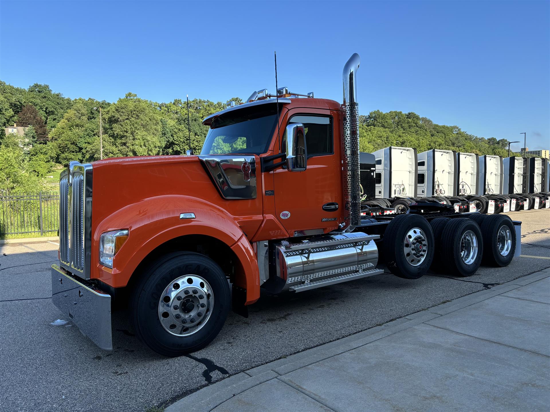 2025 Kenworth W990