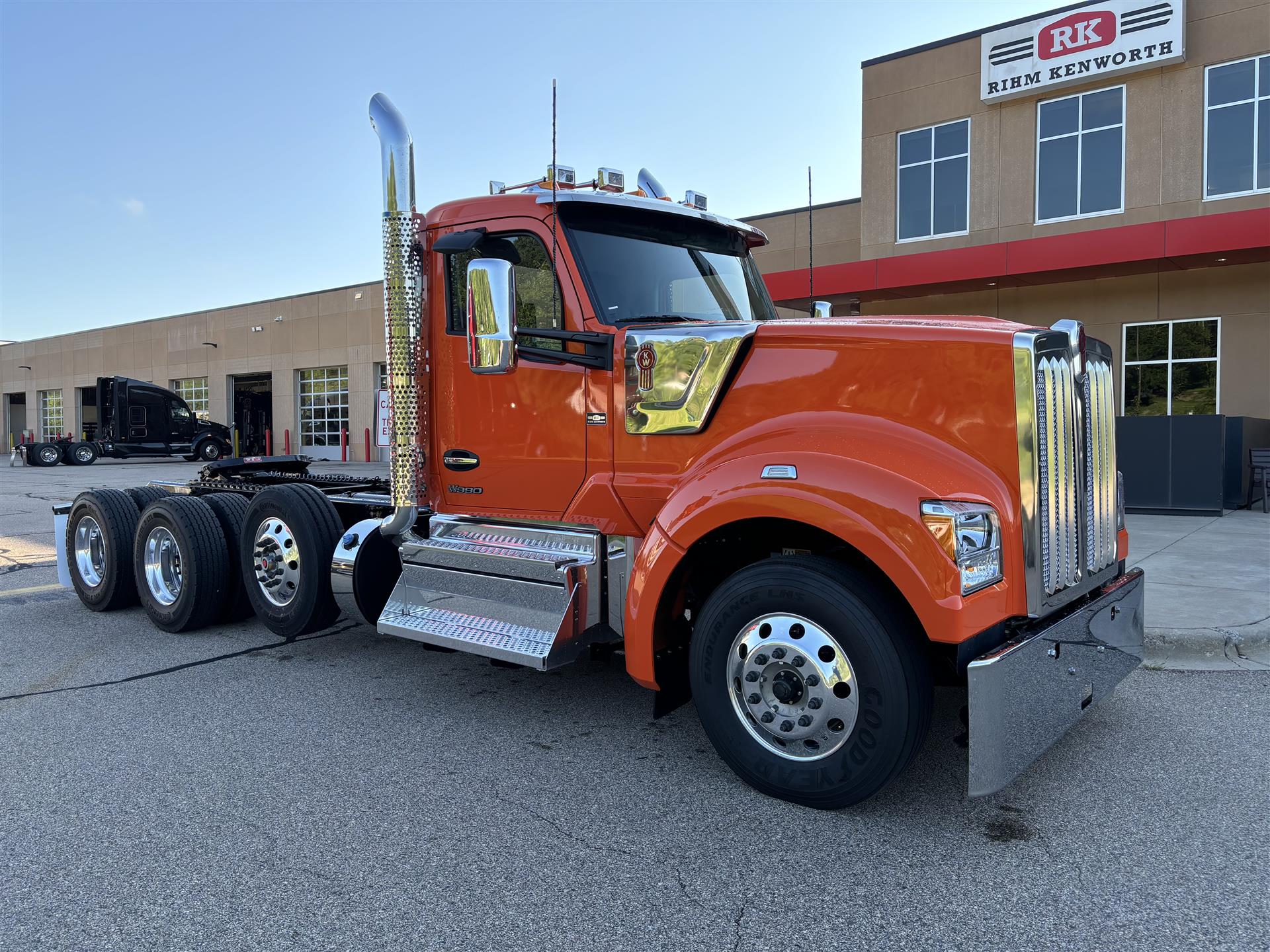 2025 Kenworth W990